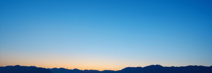 Obraz premium sunrise over the mountains, copy space