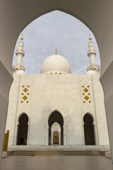 Fototapeta premium Sheikh Zayed Mosque, a mosque with great architecture, Pilgrims and devotees visit this mosque, located on Banjarsari, Solo city, Indonesia 