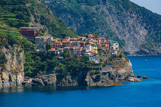 The colourful village of corniglia (cinque terre)