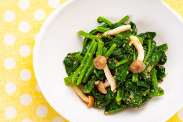 ほうれん草とシメジのごまあえ