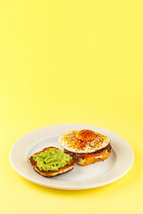 sandwich with egg, guacamole and beef patty