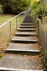 Large concrete steps moving up an incline between two streets