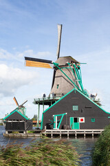 windmill in Amsterdam produces paints and pigments for artist