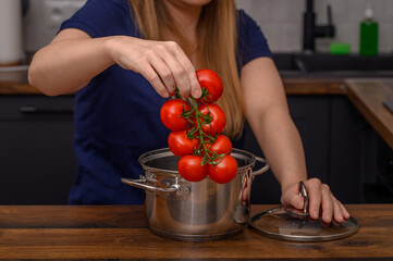 Najlepsze pomidory na sos pomidorowy, kuchnia włoska basenu śródziemnomorskiego, stal nierdzewna 