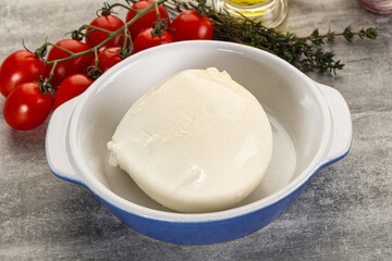 Round Mozzarella young cheese ball