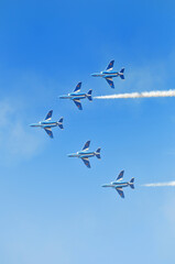 ブルーインパルスのアクロバット飛行