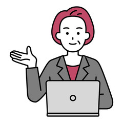 案内するノートパソコンで仕事をしている年配のスーツの女性