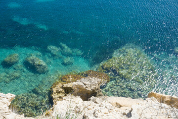 Felsküste am Meer mit Sandstrand Balearen Spanien 