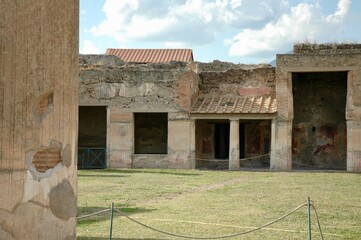 Cortile interno di Vila Romana a Pompei .(città metropolitana di Napoli ). Sotto il Vesuvio