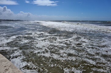 Lido di Ostia - Mare mosso dal pontile