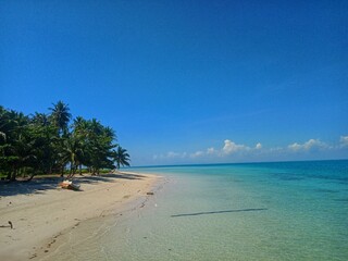 Beautiful clear sea and sky view of ketawai island in Central Bangka, Bangka Belitung. shady trees in the island.