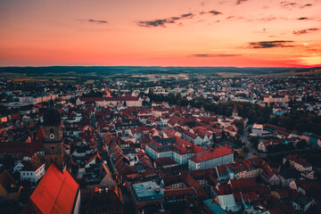 Amberg Sonnenuntergang Panorama über den Dächern der Altstadt in der Oberpfalz, Mariahilfberg und...