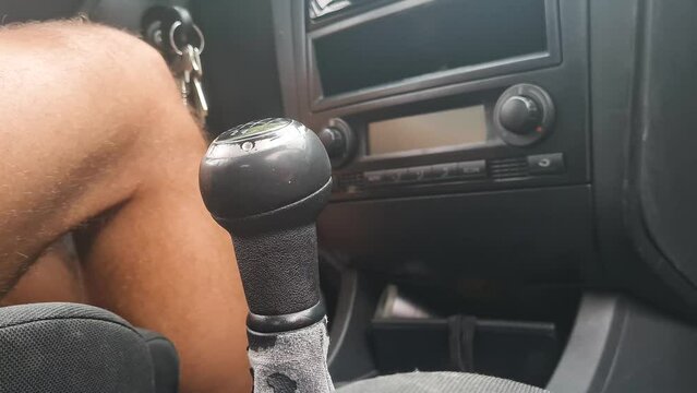 G&auml;nge schalten im Auto 