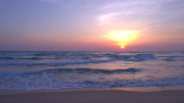 夕日の砂浜
