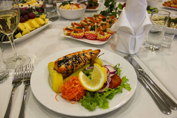 grilled salmon with vegetables