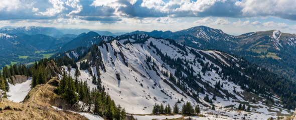 Beautiful mountain tour in spring to the Siplingerkopf from Balderschwang in the Allgau