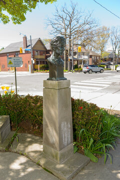 general view and portrait bust of Florence Wyle by Francis Loring, Loring - Wyle Parkette located at 276 St Clair Avenue East  at the northeast corner of Mt Pleasant Road in Toronto, Canada