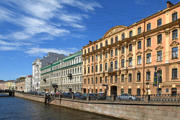 Obraz premium Griboyedov Canal Embankment on sunny summer day. Saint Petersburg