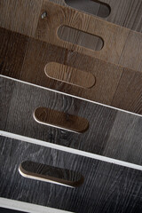 Muestras de madera con vetas y colores, primer plano imagen vertical  © Patricia Molaioli
