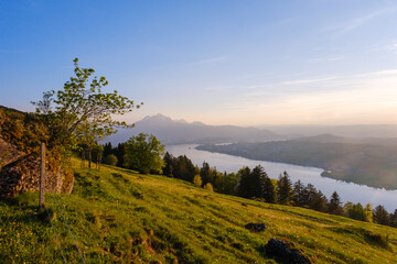 Obraz premium Sunset landscape Mountain and lake