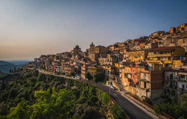 Obraz premium Italy, Sicily, Ragusa District, Monterosso Almo. June 2023. Amazing little houses that grew on top of each other. Evening hour.
