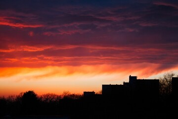 Obraz premium Abendrot über den Hochhäusern