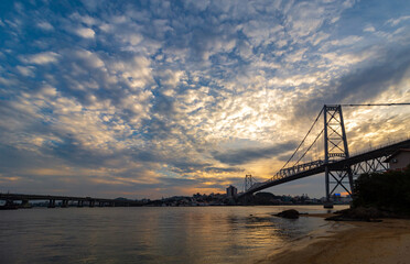 ponte e o  pôr-do-sol em Florianópolis Brasil Florianopolis