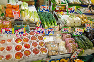 神戸　新開地の東山商店街の生鮮食品の店