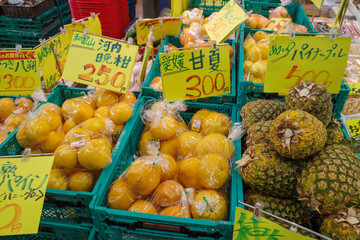 神戸　新開地の東山商店街のフルーツの店
