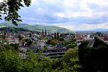 Blick auf Freiburg-Wiehre im Frühling