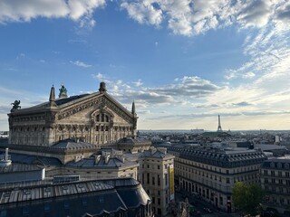 Obraz premium Beautiful Panoramic View of Paris with Eiffel Tower on a Beautiful Day 