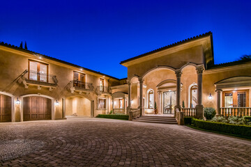 Fototapeta premium Large Brick Driveway Leading to a Large House