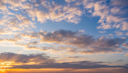 Obraz premium Cloudscape: Capturing the Beauty of Sky in Time-lapse Sunrise and Sunset