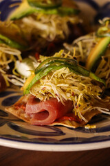 tostada de atún