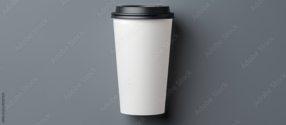 Aufkleber A disposable coffee cup with a closed plastic lid designed to be easily recycled This takeaway drink is showcased in a flat lay on a gray background creating a mock up image with plenty of copy space