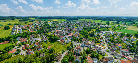 Die Gemeinde Adelsried im schwäbischen Holzwinkel von oben