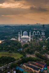 Obraz premium beautiful view of mosque in malaysia.mosque is a holy place for muslim
