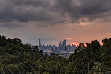 Fototapeta premium beautiful view of kuala lumpur, malaysia city skyline