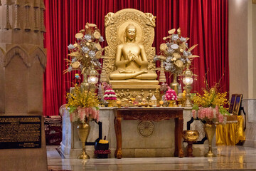 Fototapeta premium Sarnath, India: buddha temple. The buddha temple is at the place where Buddha preached for the first time