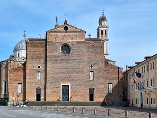 Obraz premium Basilica of Santa Justina against the blue sky in Padova.