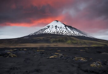 Fototapeta premium A view of a Volcano in Iceland
