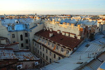 Obraz premium Rooftop view of old town, St Petersburg, summer evening