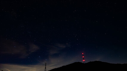 光る鉄塔とさそり座