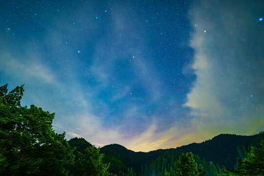 Fototapeta 2024年5月の太陽フレアの活性化の影響により発生した低緯度オーロラ