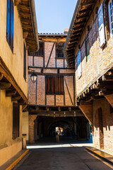 Ruelle de la bastide médiévale de Lisle-sur-Tarn