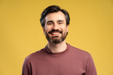 Obraz premium Positive young man wearing casual posing isolated on yellow, looking at camera