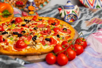 cooking, eating, olives, uzbekistan, asia, wooden', pizza background, delivery food, tomatoes, salami, italian restaurant, italy, yummy, pastry, meat, thin crust pizza, sausage, pizza, vegetarian