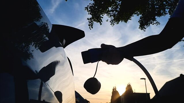 Akku vom Elektroauto aufladen 