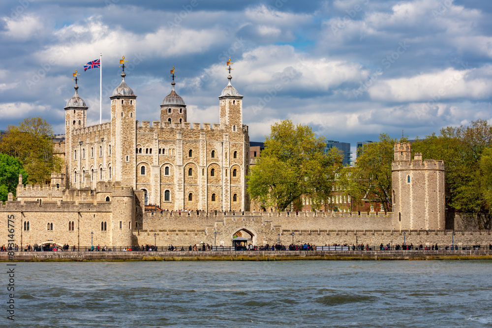 Wall mural tower of london along thames river, uk