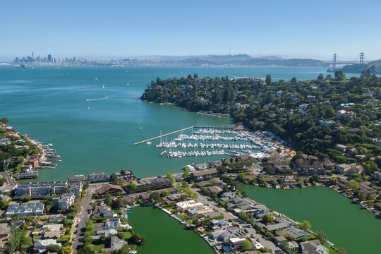 The seaside town, Belvedere, Tiburon, and the San Francisco Harbour. The city skyline is in the background. California, United States of America.